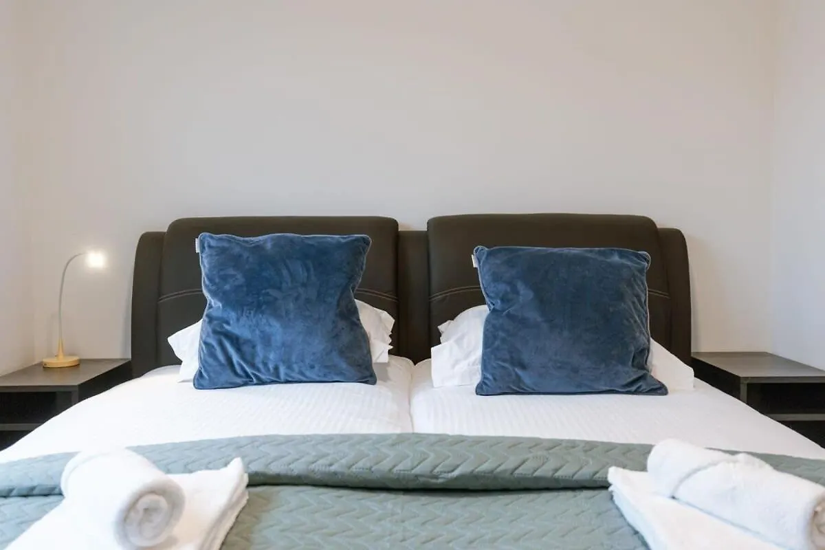 Spacious Getaway Close To The Beach And Airport Villa Ostend